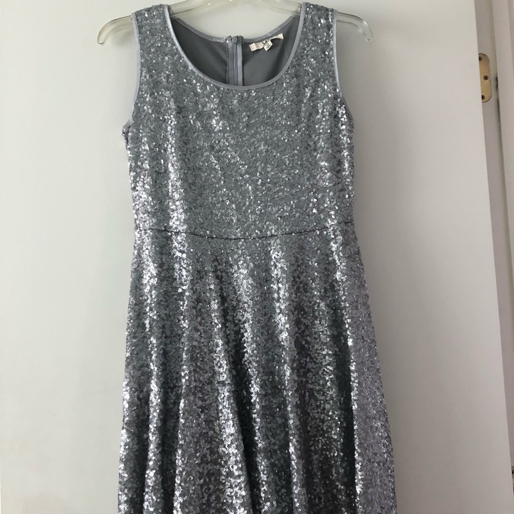 FUN!! NWOT Sequined Silver Cocktail Dress New Year’s Eve